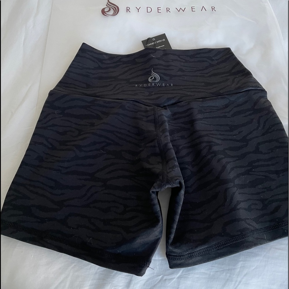 WILD HIGH WAISTED SHORTS
BLACK ZEBRA Ryderwear